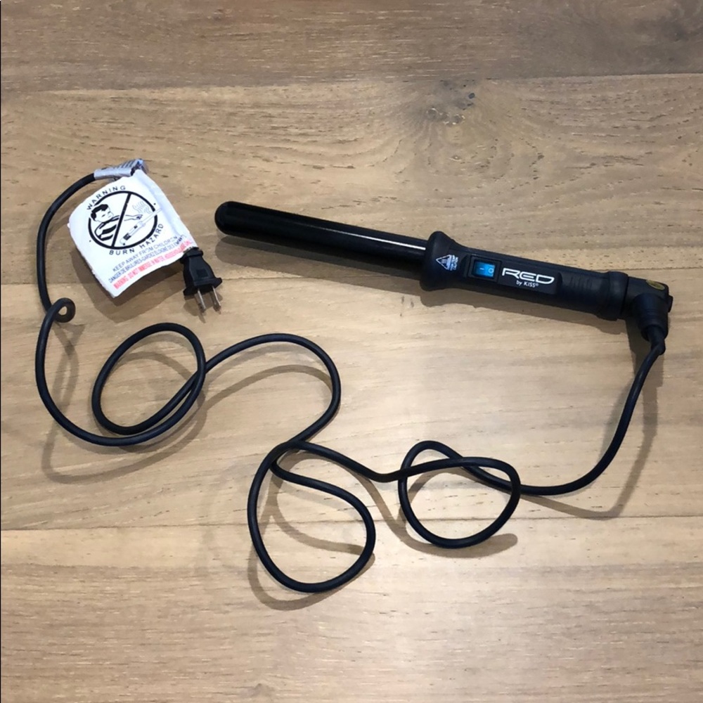 1” Red by Kiss Wand Curling Iron